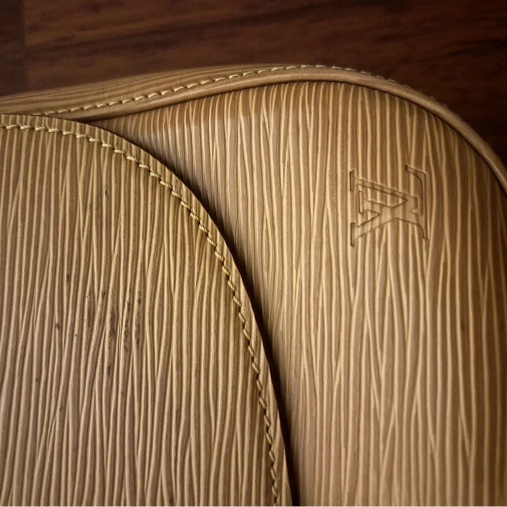 Louis Vuitton Epi Saint Cloud GM Tan Crossbody Shoulder Bag Authentic - Picture 3 of 14